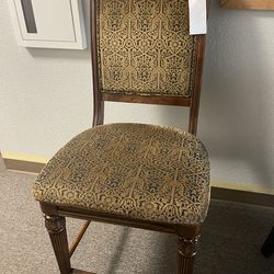 Bar stools - 6 Counter Height Chairs  - Real Wood - Tuscany Style - Great Condition - Delivery Avaialble for a fee.