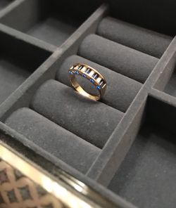 Sapphire/Mother of Pearl ring