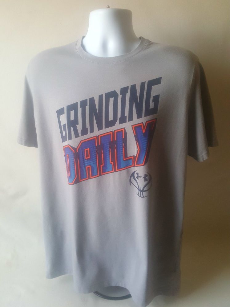 Under Armour men's short sleeve graphic t-shirt size large