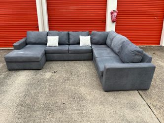 Sectional couch (Delivery Available)