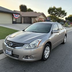 2012. Susan Altima 4cyl 117k Miles