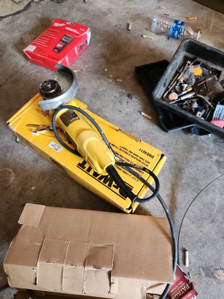 DEWALT
7 Amp 4.5 in. Small Corded Angle Grinder with 1-Touch Guard Used