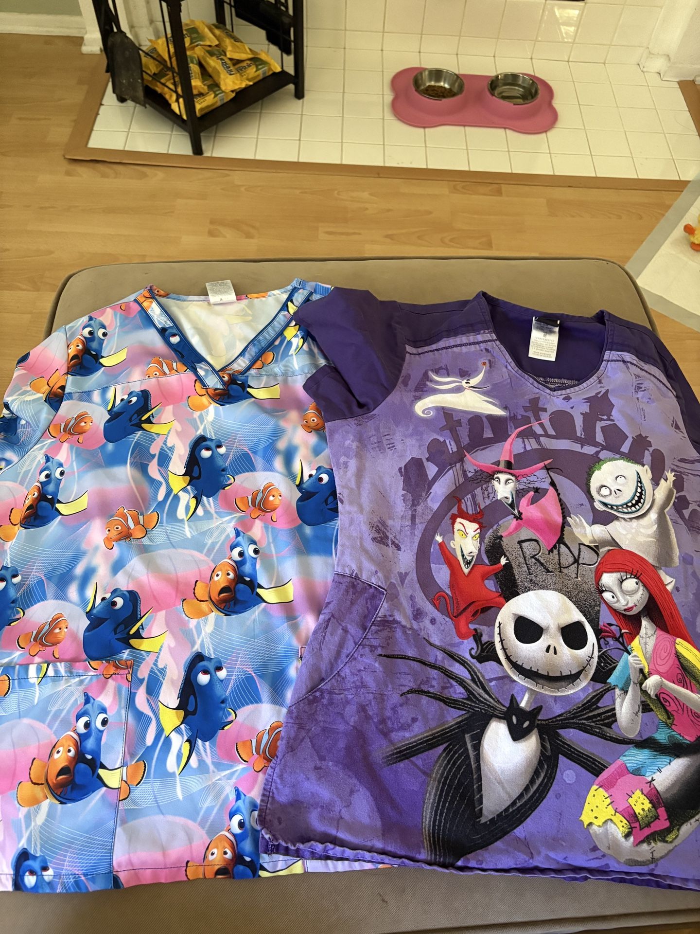 M Scrub tops Lot