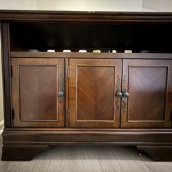Solid Wood TV Stand / Storage Cabinet – Excellent Condition!