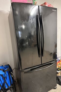 Samsung Refrigerator: Model RF20HFENBBC