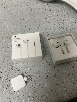 Apple EarPods with 3.5mm Headphone Plug