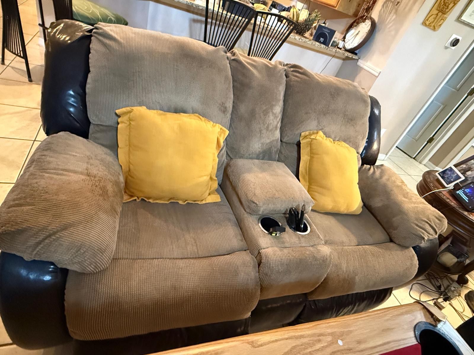 MUEBLES EN VENTA (solo los muebles, SIN cojines y SIN mesas)