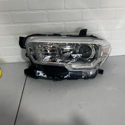 2016-2022 Toyota Tacoma Left Driver Headlight