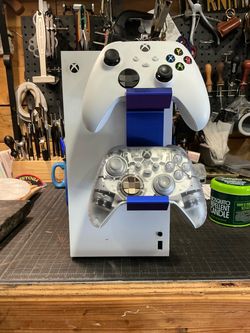 Xbox X, 1TB plus two controllers - like NEW