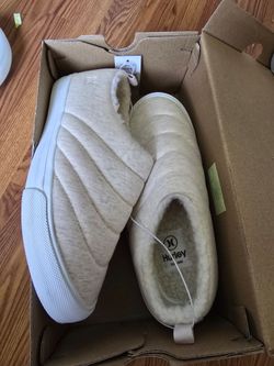 Woman's Hurley shoes