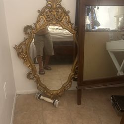 Gorgeus Decorativ Mirros Not Fountain Anywere Also
