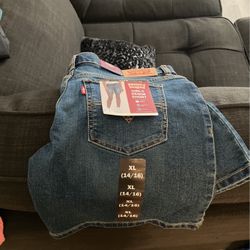 Levi’s Girl Shorts 