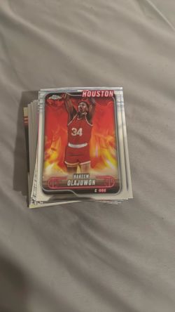 Random Lot Of 32 Basketball Cards