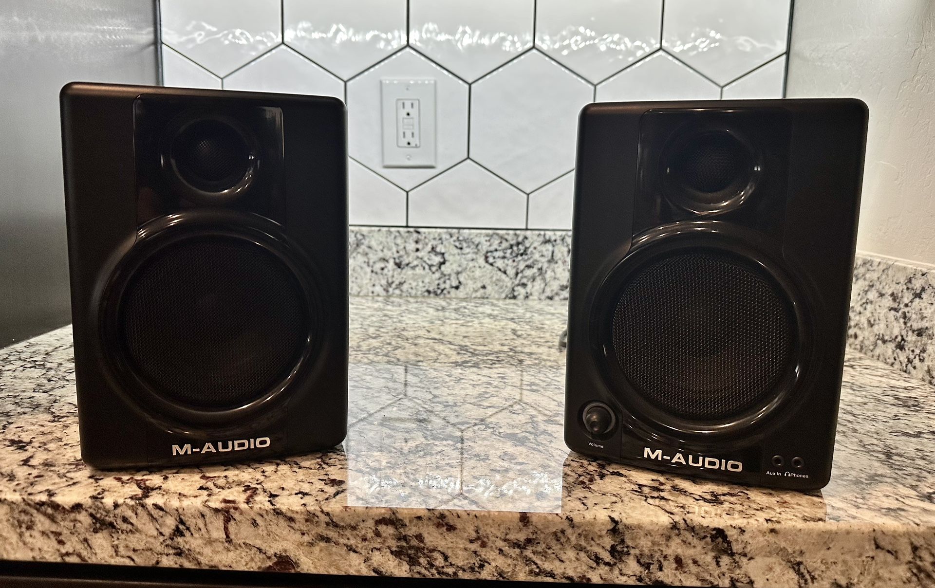 MAudio AV 40 Monitors for Sale in Queen Creek, AZ OfferUp