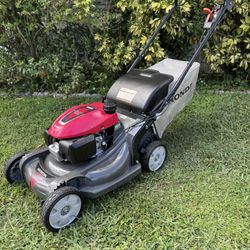NEW LAWNMOWER HONDA HRX-217 /200cc  THE LAWNMOWER IS SELF PROPELLED. NEVER GET RUSTED, ROTO STOP BLADE SYSTEM, . CUTS TEALLY WELL STRAIGHT LINE. Trans