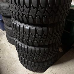 Set Of 4 Rims And Tires Brand New Condition 33x12.50R20LT M/T Tires