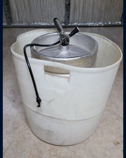Keg With Tap And Ice Bin