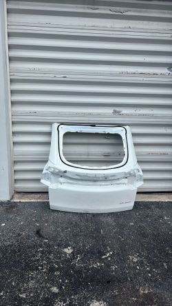 Tesla  Model Y  2026  tailgate Oem