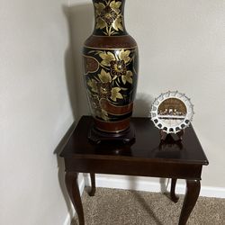 Table With Large Chinese Style Vase