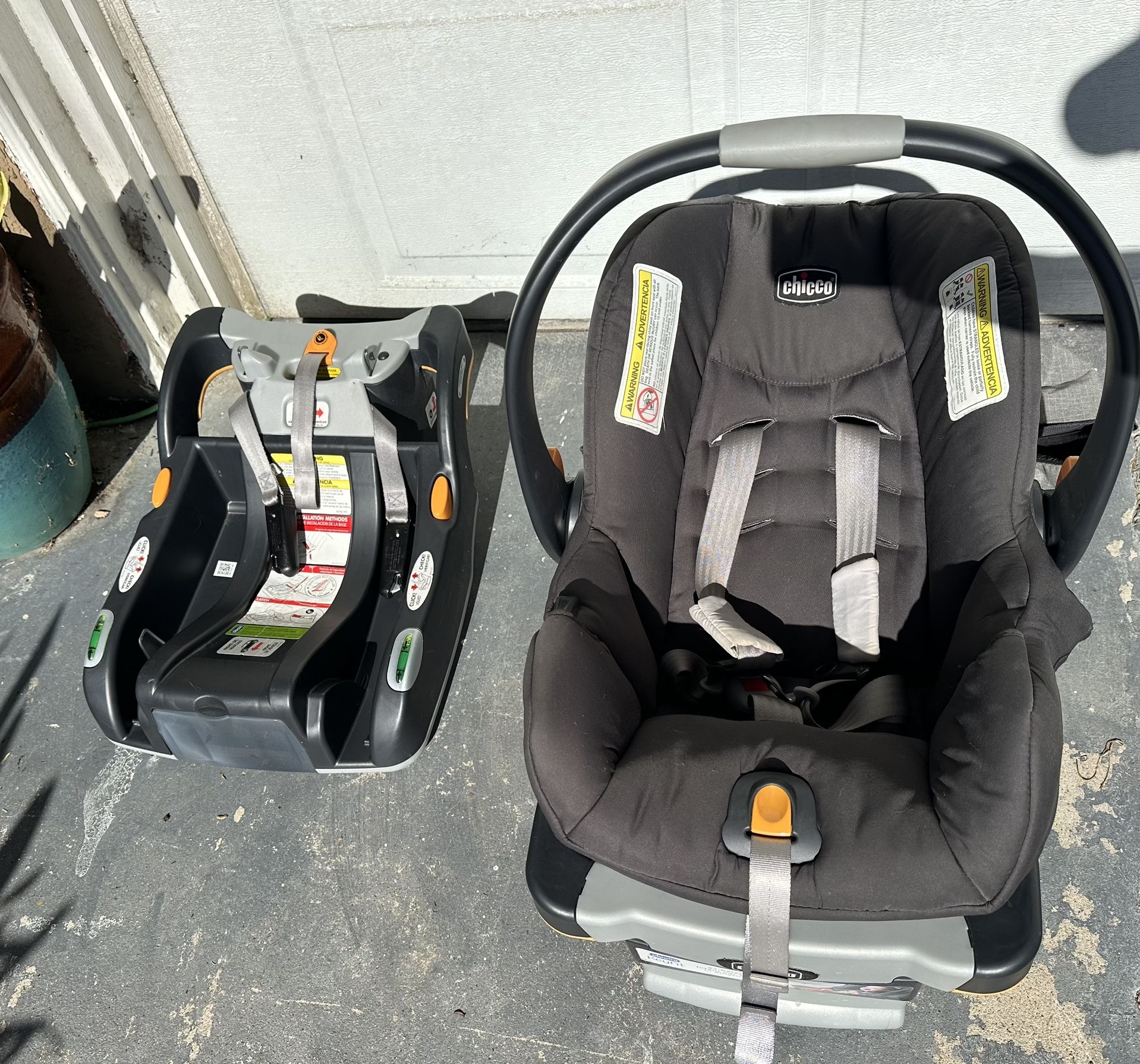 Evenflo Infant Car seat With Extra Base