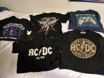 4 rock t-shirts and one gaming shirt will not separate.