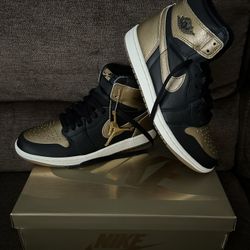 Air jordan 1 retro high OG GS  black/metallic gold Size 8men