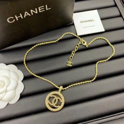 A classic and noble necklace