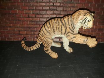 Siberian tiger figure