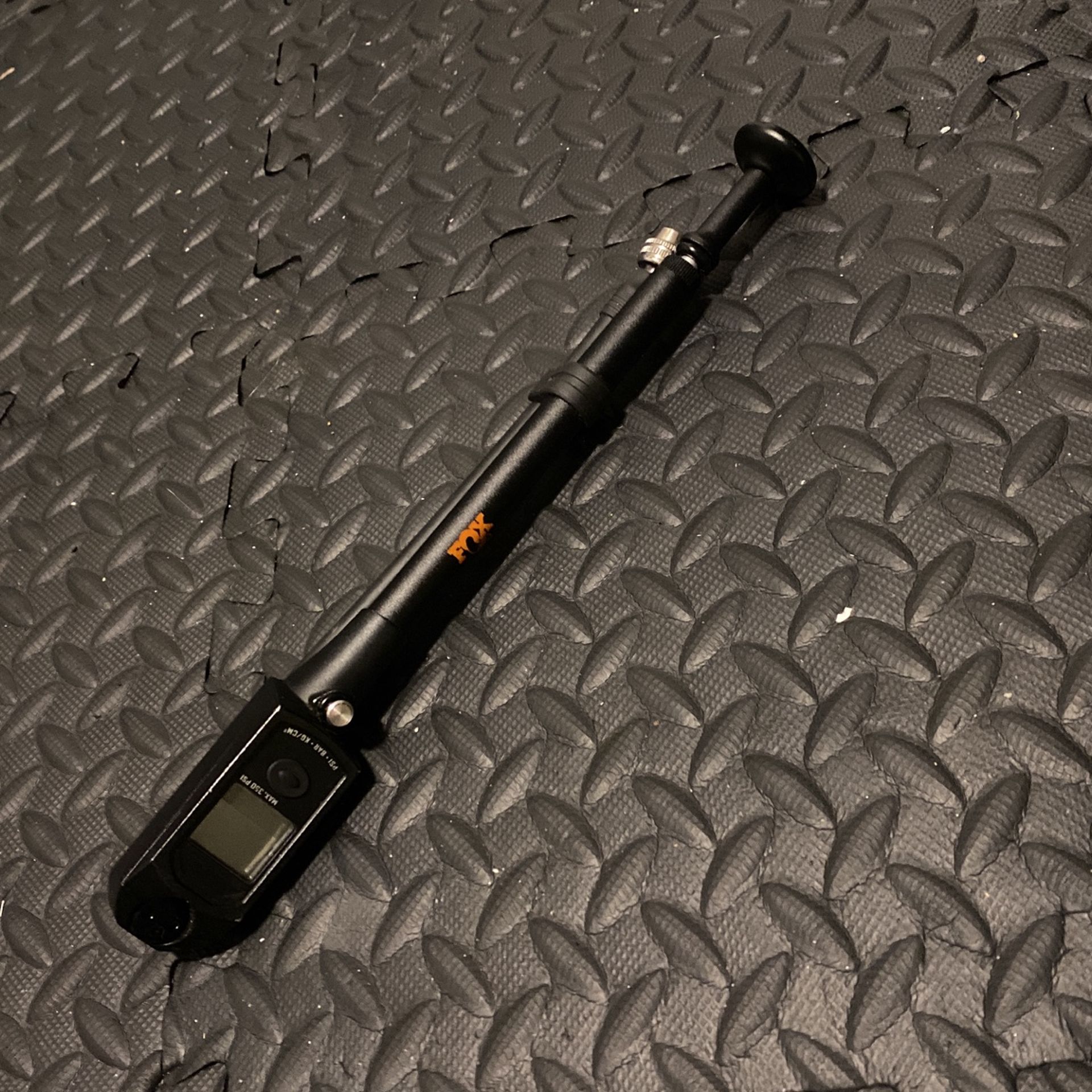 Fox Digital Shock Pump