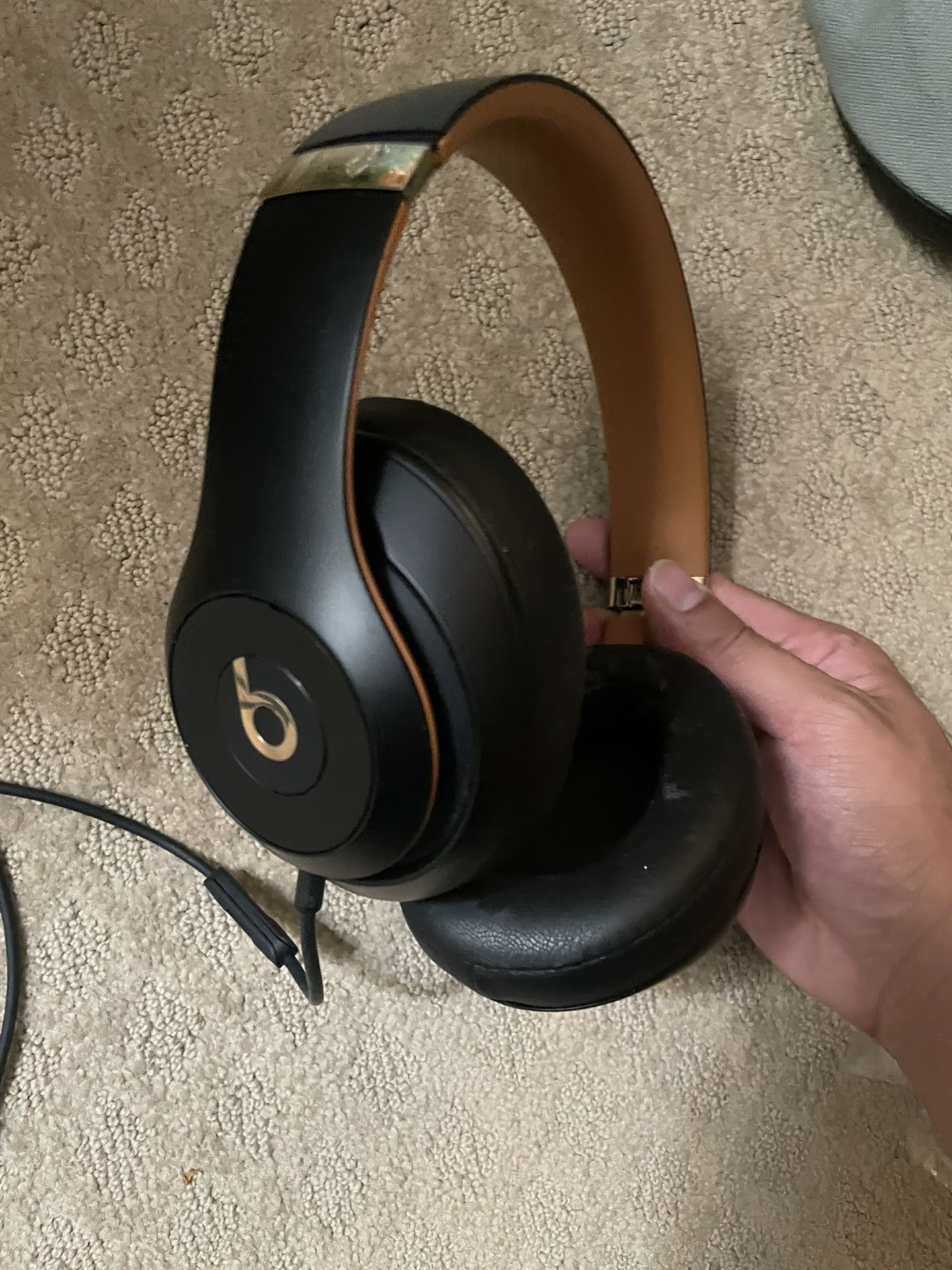 Beats by Dre- Studio Beats 3 Wireless Headphones (broken)