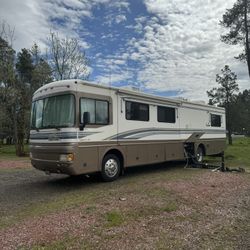 RV Motorhome Fleetwood Bounder Class A Diesel  2000