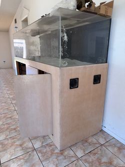 300 gallon acrylic fish tank