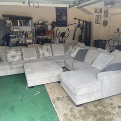 Grey Sectional Sofa W/ Ottoman 