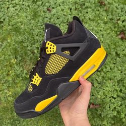 Jordan 4 Thunder