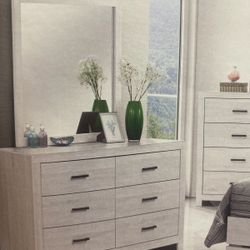 Dresser With Mirror 