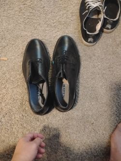 Size 11 Men's Bate Shoes 