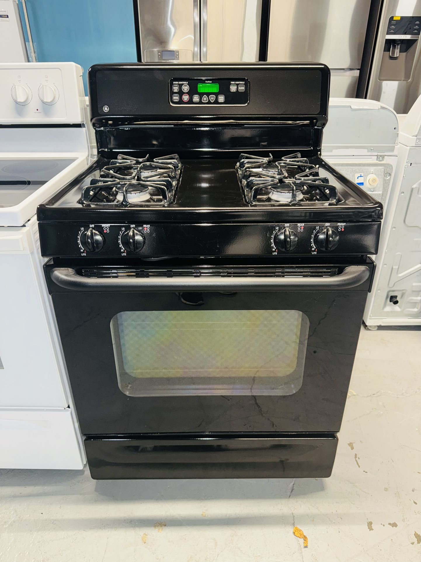 GE black stove, includes a receipt with a 60-day warranty.