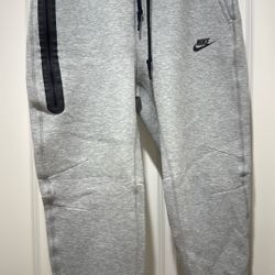 Nike Men’s Tech Joggers Sweatpants ***Size Medium***