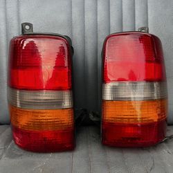 93-98 JEEP GRAND CHEROKEE LEFT & RIGHT TAIL LIGHT (Pair)