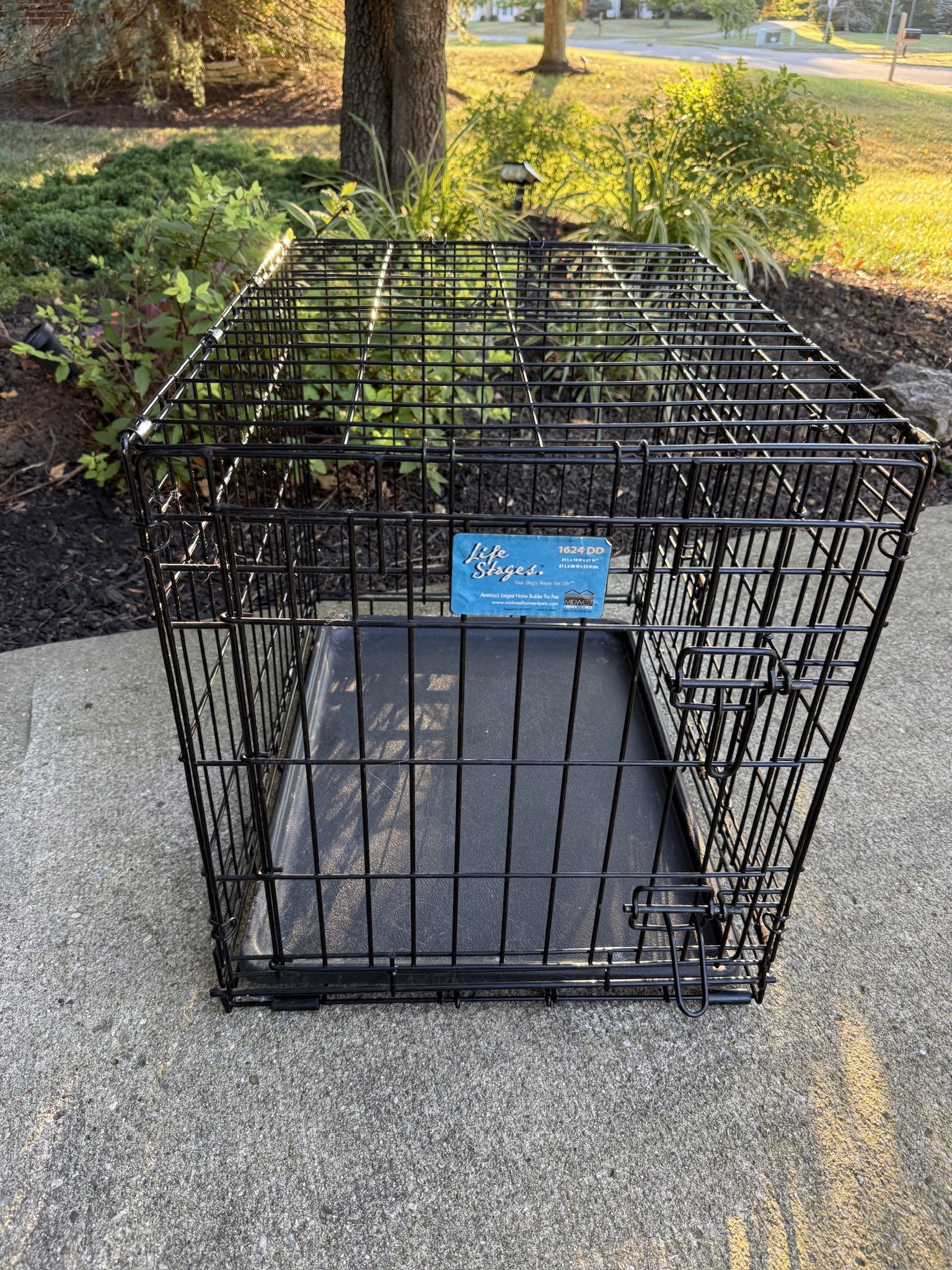 Small 24x18x21 Dog Crate with Tray and Two Doors and double locks, in good shape.