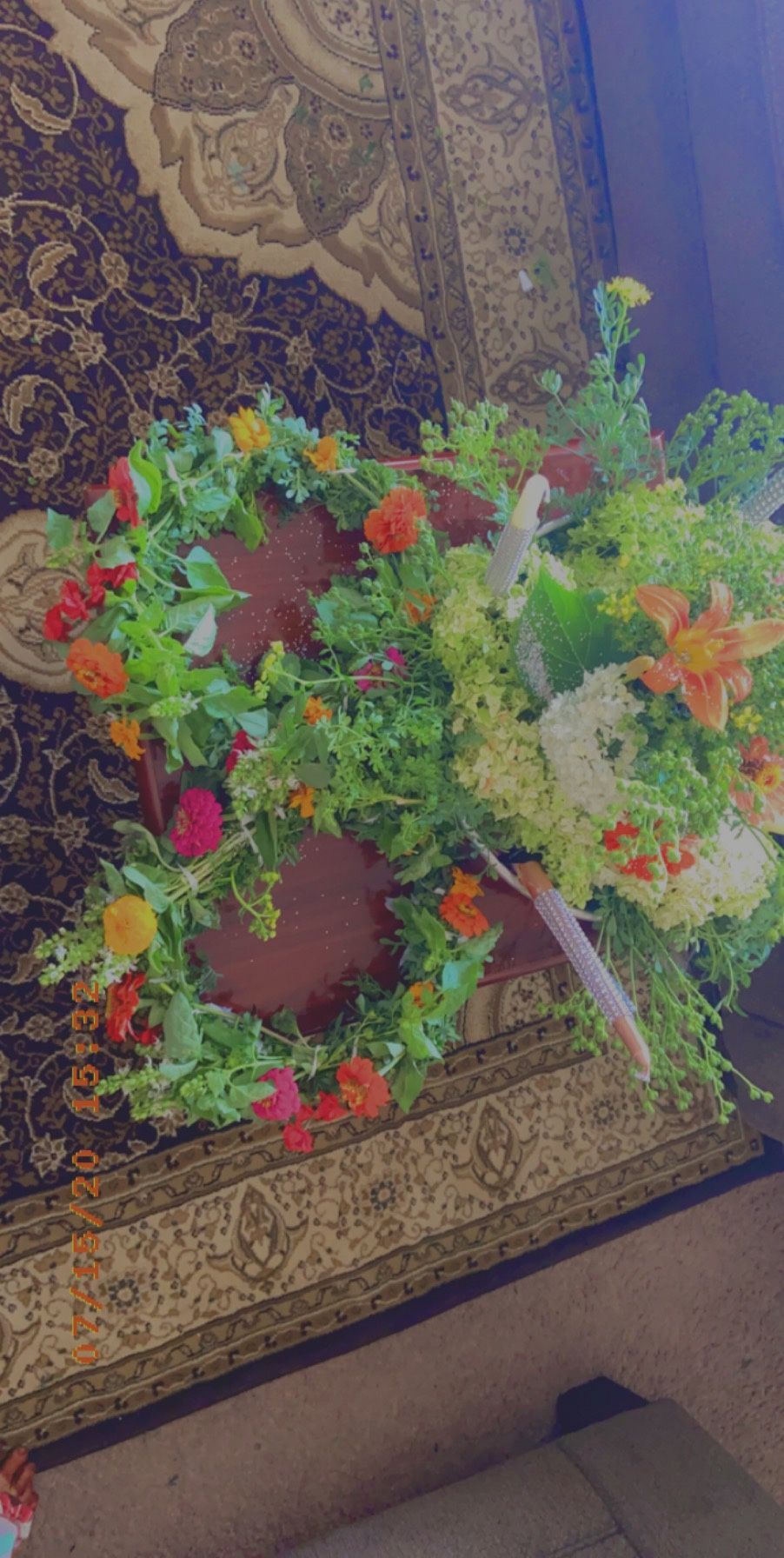 Traditional groom vase and head bands