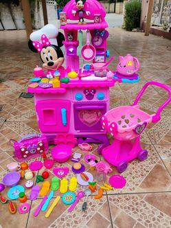Minnie mouse..kitchen included everything toys