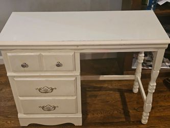 3- drawer Desk