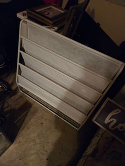 Book display shelving