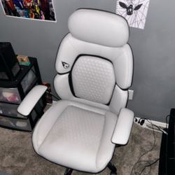 Gaming Chair Slightly Used 