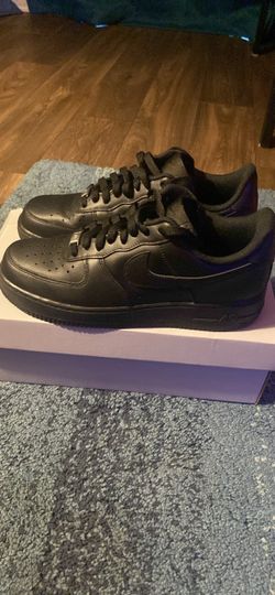 Black Air Force’s size 9 men’s