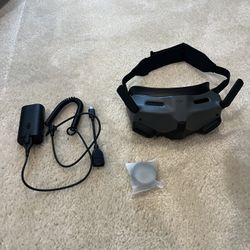 Dji Goggles 2 (Goggles, Eyeglass frames, USB-C to USB adapter, and Battery)