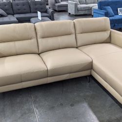 New Leather Sectional Couch! Includes Free Delivery 🚚!Free Assembly!