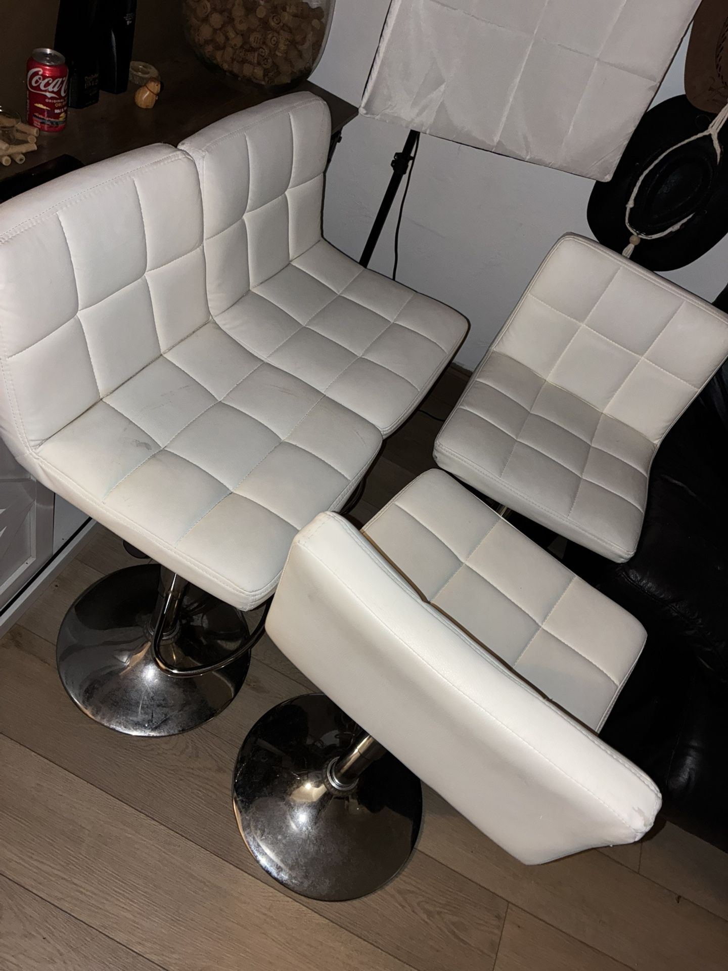 White BAR STOOLS. Set of 4/ Sillas Blancas para Bar