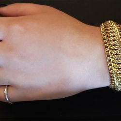 14k Gold Bangle Bracelet